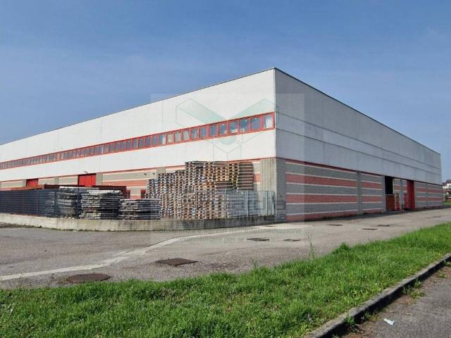Locale Commerciale in vendita a Abbiategrasso, Milano