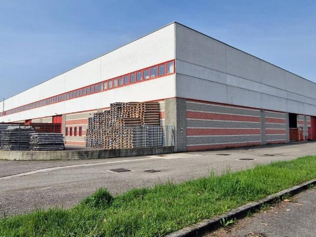 Locale Commerciale in vendita a Abbiategrasso, Lombardia