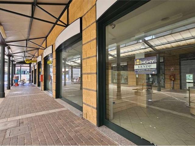Locale Commerciale in vendita a Abbiategrasso, Lombardia