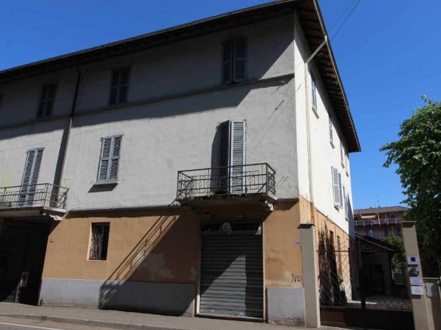 Locale Commerciale in vendita a Abbiategrasso, Lombardia