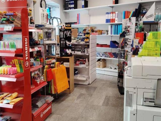 Locale Commerciale in vendita a Abbiategrasso, Lombardia