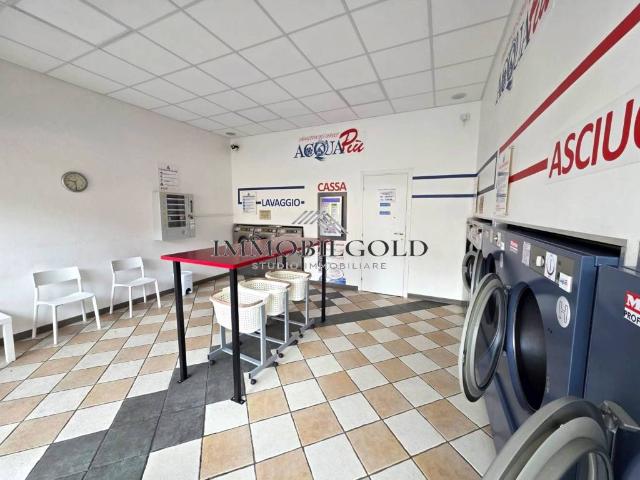 Locale Commerciale in vendita a Abbiategrasso, Lombardia