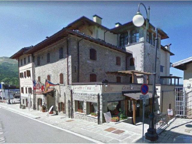 Locale Commerciale in vendita a Abetone Cutigliano, Abetone