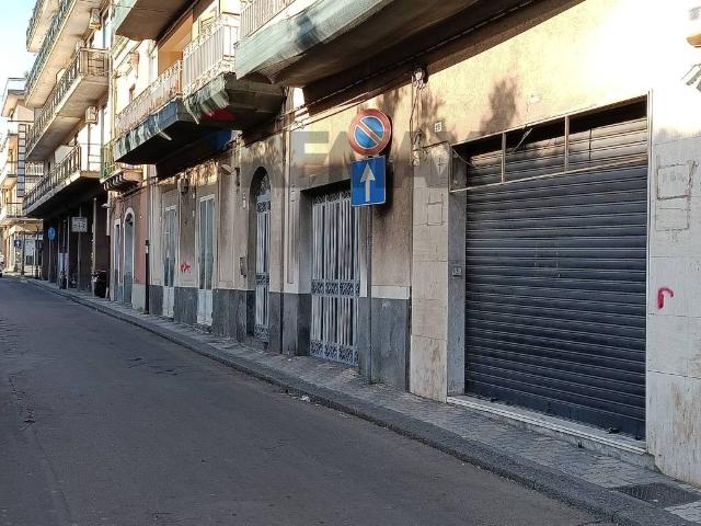 Locale Commerciale in vendita a Aci Santa Lucia, Aci Catena