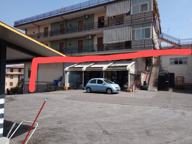 Locale Commerciale in vendita a Aci Catena, Sicilia