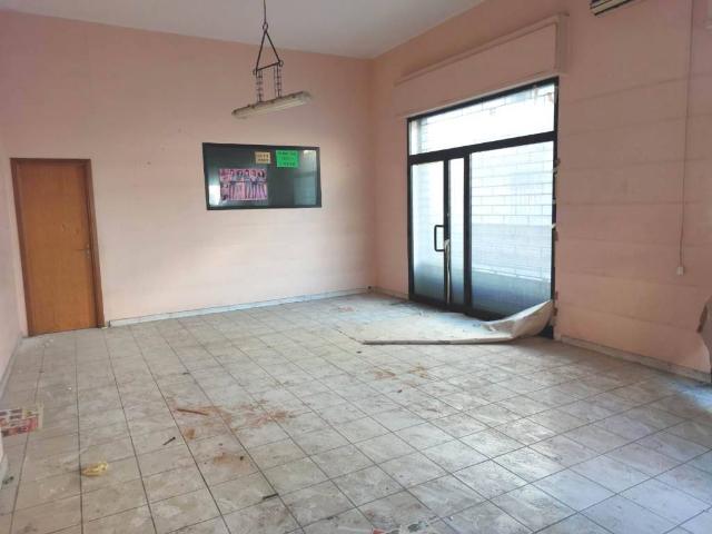 Locale Commerciale in vendita a Aci Catena, Sicilia