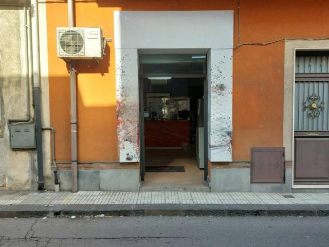 Locale Commerciale in vendita a Aci Santa Lucia, Aci Catena