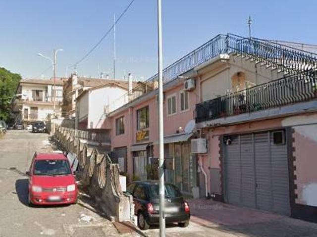 Locale Commerciale in vendita a Aci Catena, Sicilia
