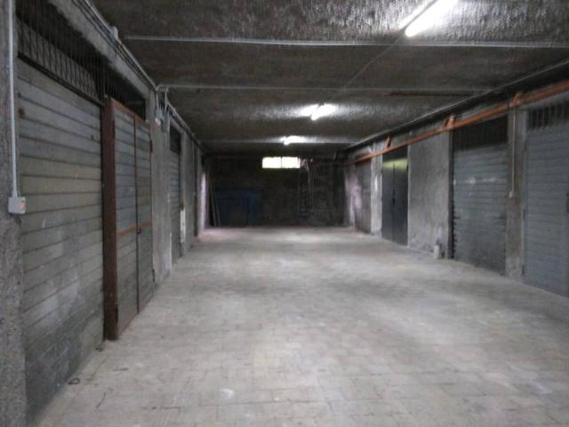 Locale Commerciale in vendita a Aci Santa Lucia, Aci Catena