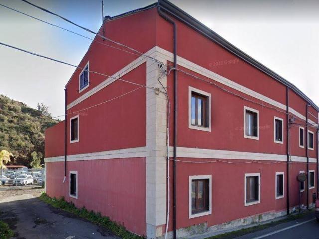 Locale Commerciale in vendita a Aci Sant'antonio, Sicilia