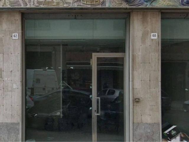 Locale Commerciale in vendita a Acireale, Sicilia