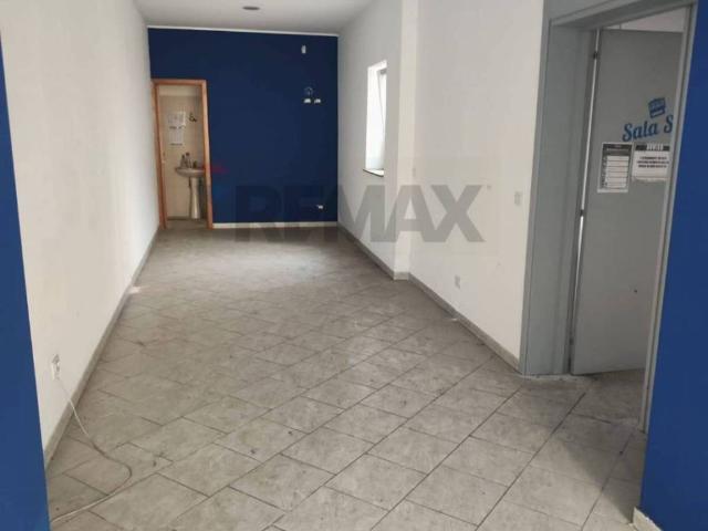 Locale Commerciale in vendita a Acireale, Sicilia