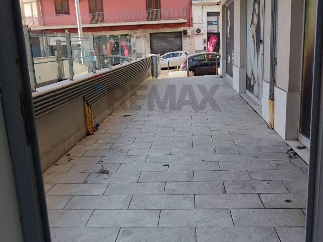 Locale Commerciale in vendita a Santa Caterina, Acireale