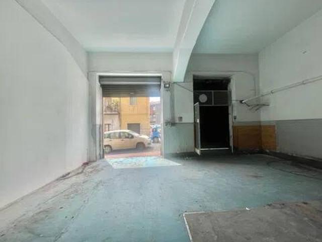 Locale Commerciale in vendita a Santa Caterina, Acireale
