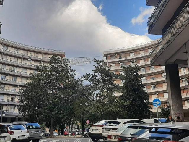 Locale Commerciale in vendita a Acireale, Sicilia