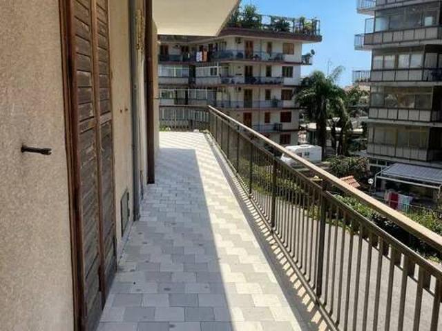 Locale Commerciale in vendita a Loreto, Acireale