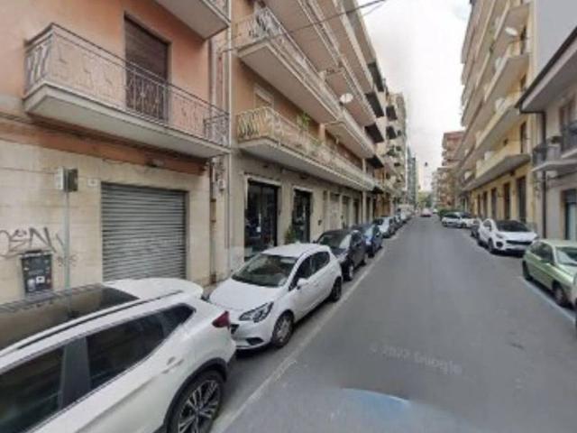 Locale Commerciale in vendita a Acireale, Sicilia