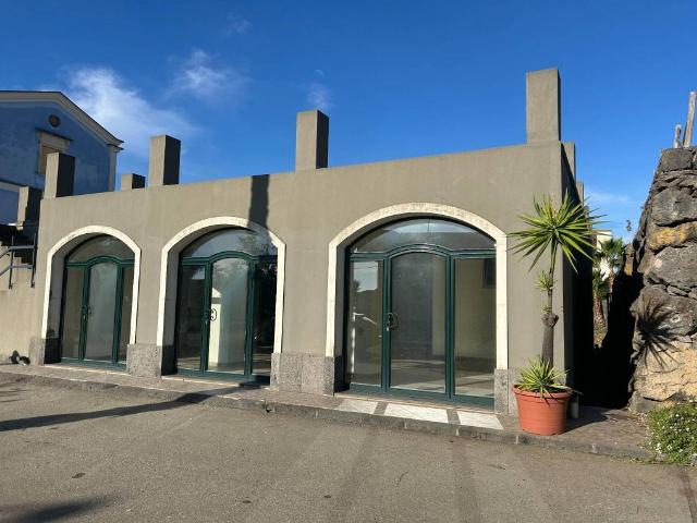 Locale Commerciale in vendita a Sciarelle, Acireale