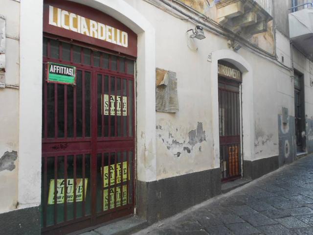 Locale Commerciale in vendita a Acireale, Sicilia