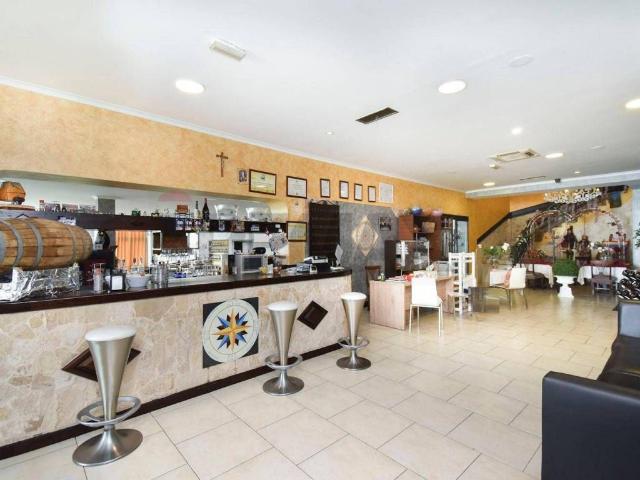 Locale Commerciale in vendita a Santa Maria Ammalati, Acireale