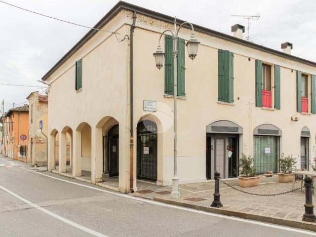 Locale Commerciale in vendita a Acquafredda, Lombardia