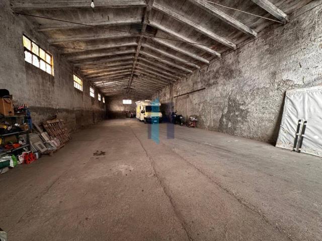 Locale Commerciale in vendita a Acquafredda, Lombardia