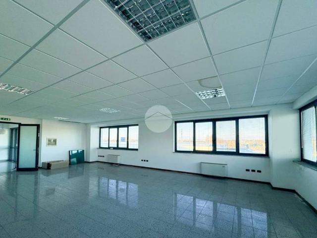 Locale Commerciale in vendita a Acquafredda, Lombardia
