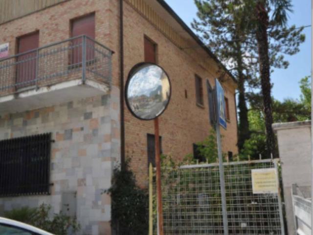 Locale Commerciale in vendita a Marche, Pesaro E Urbino
