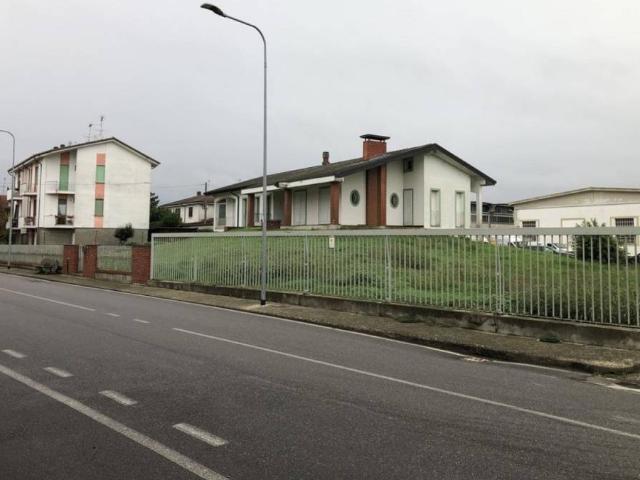 Locale Commerciale in vendita a Acquanegra Sul Chiese, Lombardia