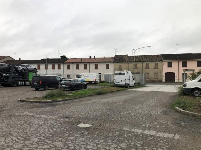 Locale Commerciale in vendita a Mosio, Acquanegra sul Chiese