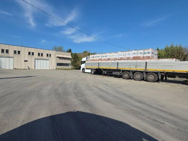 Locale Commerciale in vendita a Izzalini, Umbria