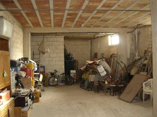 Locale Commerciale in vendita a Puglia, Bari