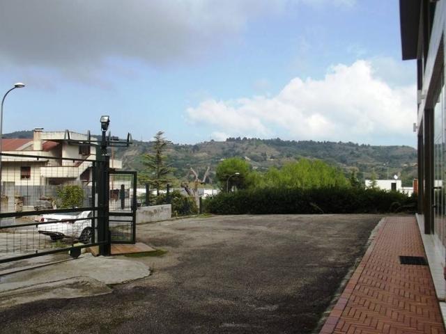 Locale Commerciale in vendita a Zona Industriale Acquaviva Picena, Marche