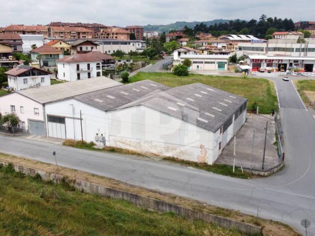 Locale Commerciale in vendita a Piemonte, Alessandria