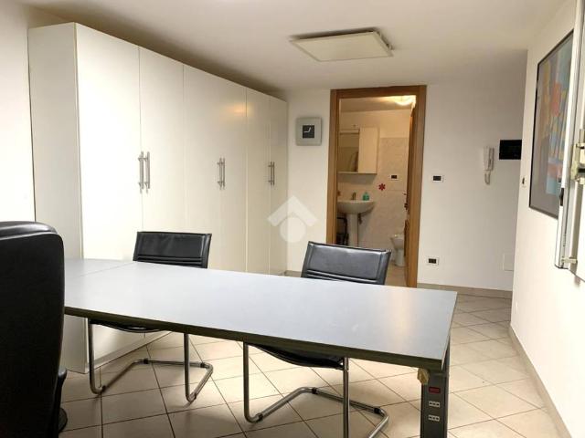 Locale Commerciale in vendita a Piemonte, Alessandria