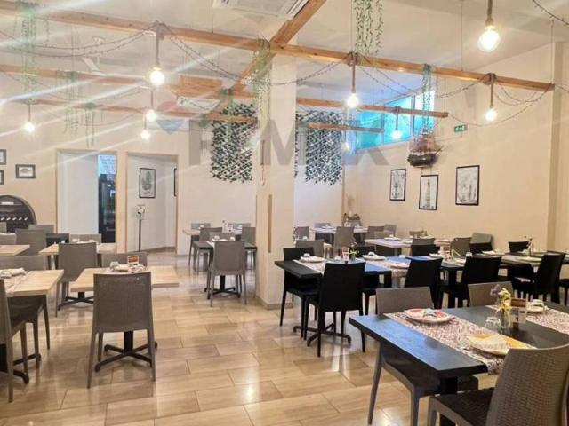 Locale Commerciale in vendita a Puglia, Bari