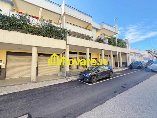 Locale Commerciale in vendita a Puglia, Bari