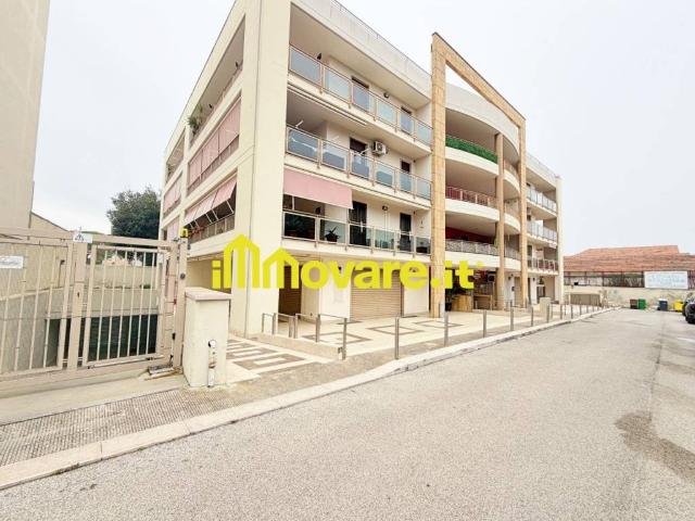 Locale Commerciale in vendita a Puglia, Bari