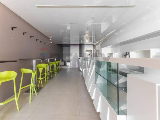 Locale Commerciale in vendita a Puglia, Bari