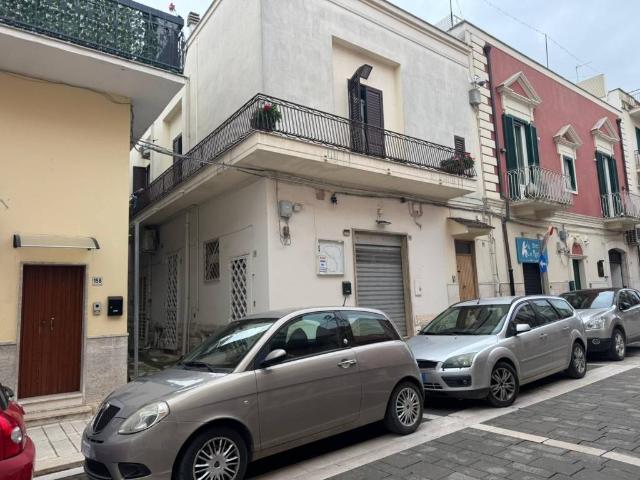 Locale Commerciale in vendita a Puglia, Bari