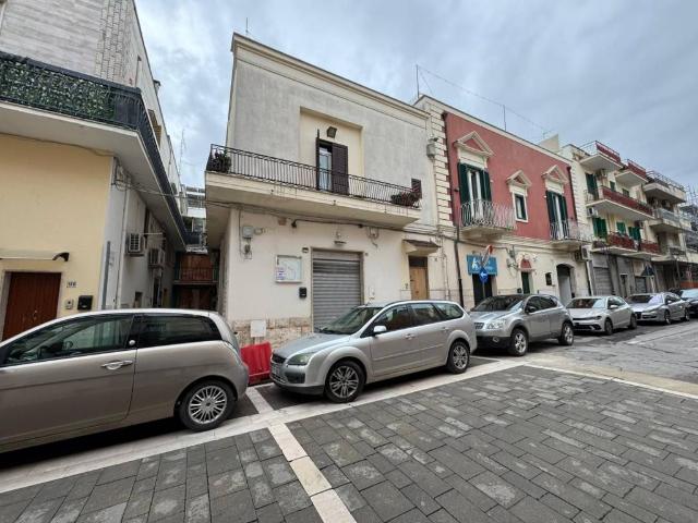 Locale Commerciale in vendita a Puglia, Bari