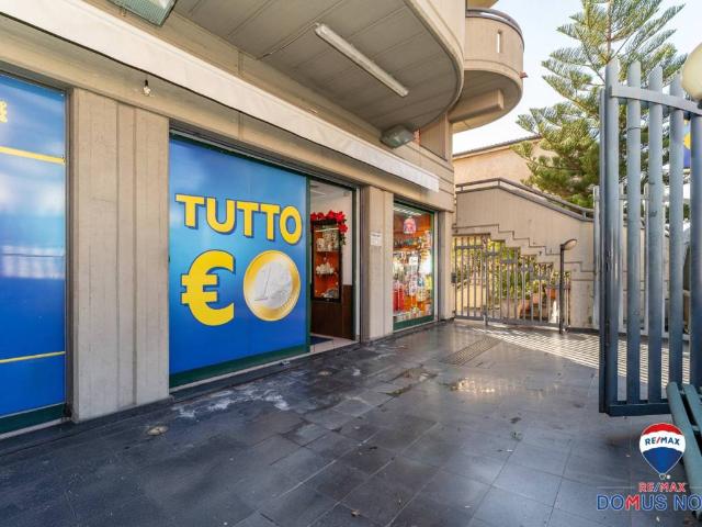 Locale Commerciale in vendita a Adrano, Sicilia