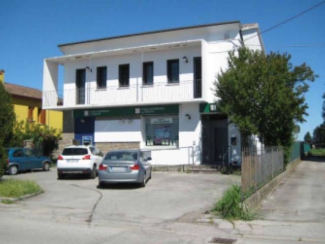 Locale Commerciale in vendita a Borgo Dolomiti, Adria