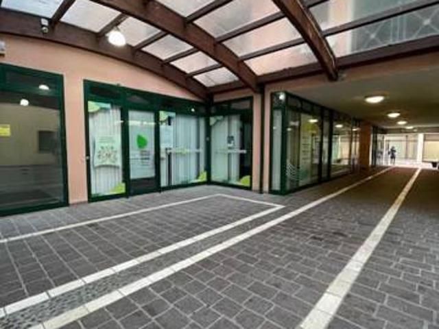 Locale Commerciale in vendita a Borgo Dolomiti, Adria