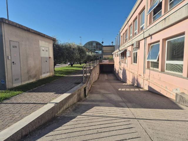 Locale Commerciale in vendita a Affi, Veneto