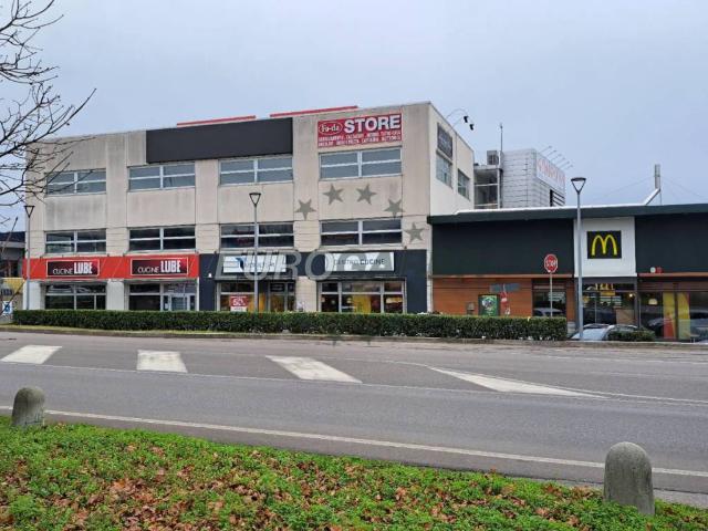 Locale Commerciale in vendita a Affi, Veneto