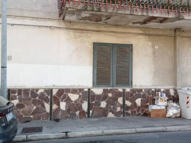 Locale Commerciale in vendita a Afragola, Campania