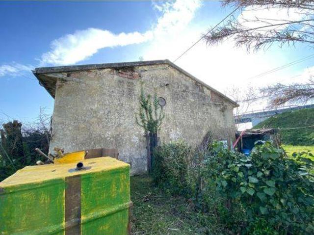 Locale Commerciale in vendita a Agliana, Toscana