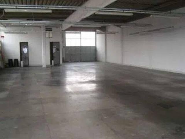 Locale Commerciale in vendita a Cantone, Agliana