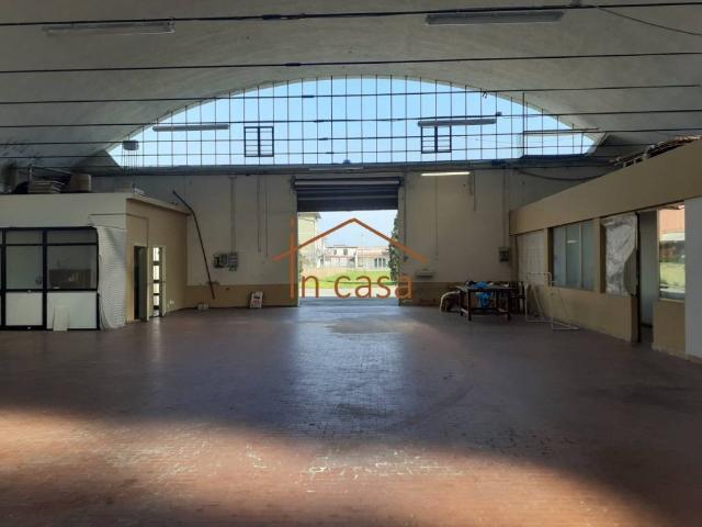 Locale Commerciale in vendita a Agliana, Toscana